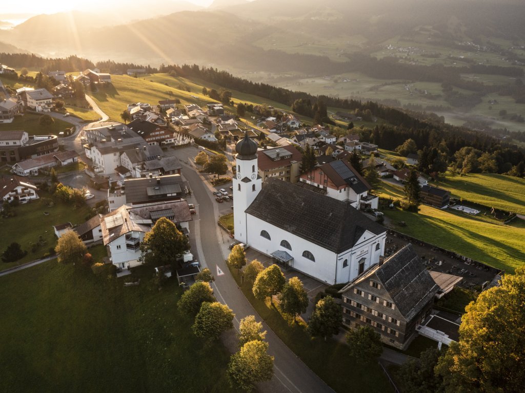 Dorfansicht Sulzberg im Bregenzerwald (c) Emanuel Sutterlüty - Gemeinde Sulzberg.jpg