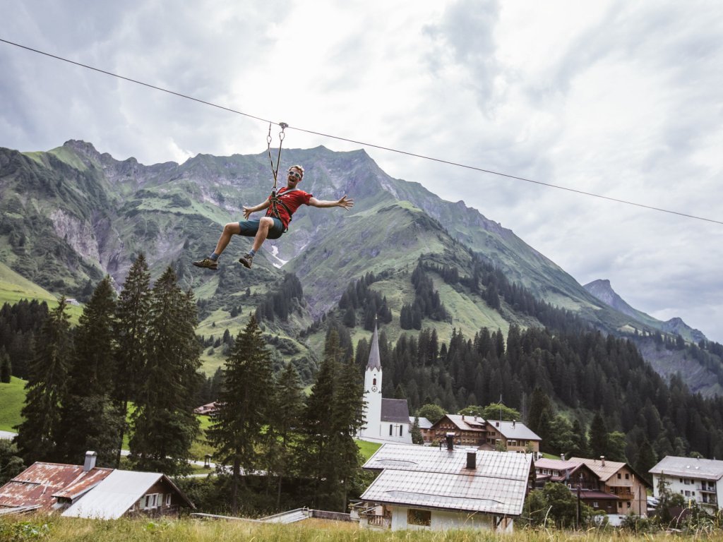 Flying Fox in Warth-Schröcken (c) Sebastian Stiphout - Warth-Schröcken Tourismus.jpg