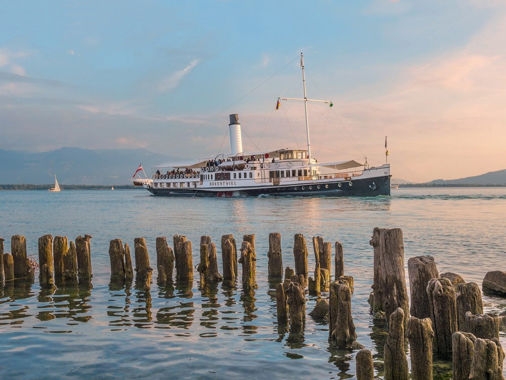 Der Einzige Raddampfer, Die Hohentwiel Auf Dem Bodensee