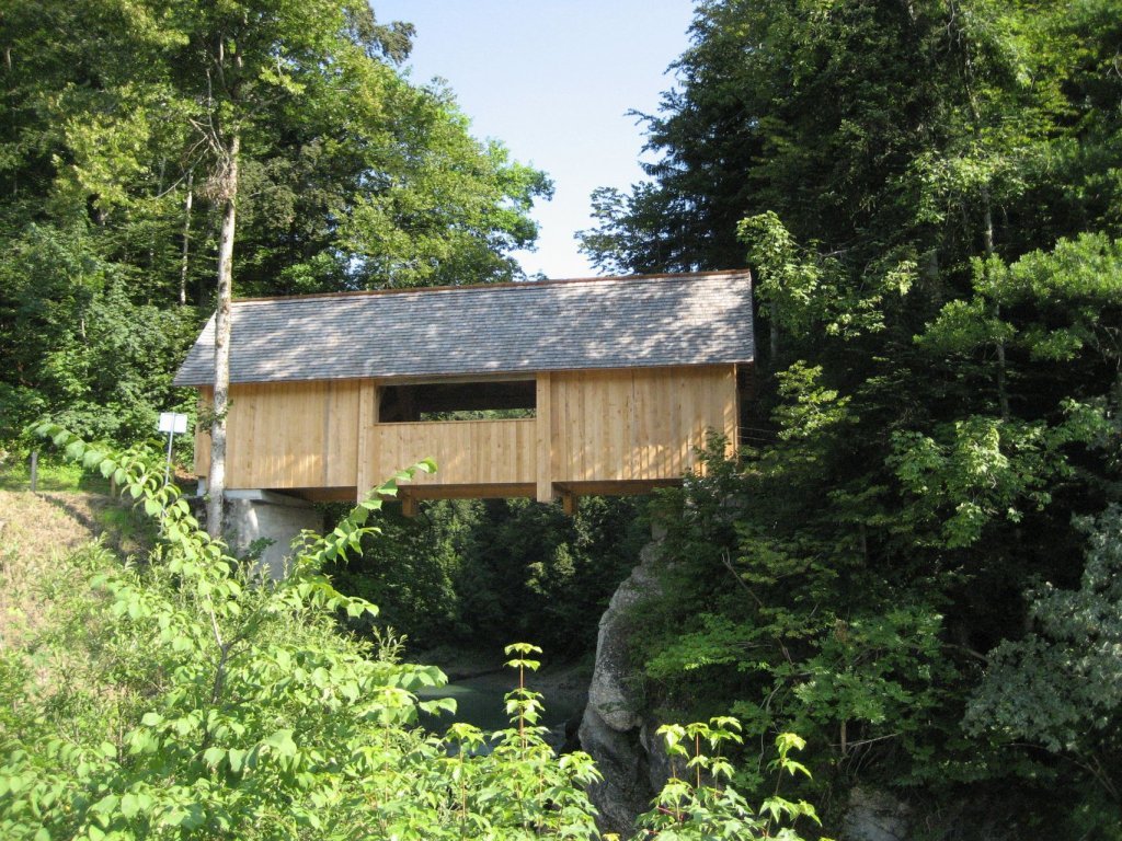 Kommabrücke in Hittisau am Wasserwanderweg