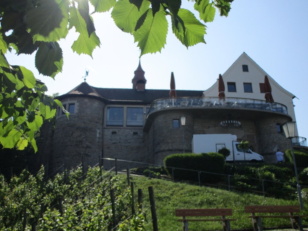 Das schön gelegene Restaurant Gebardberg mit der tollen Aussichtsterasse