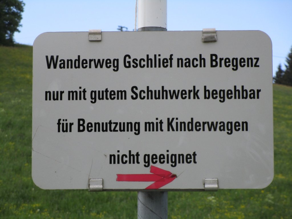 Wichtiger Hinweis zu Schuhwerk und Kinderwagen bei der Abzweigung zum Gschliefweg