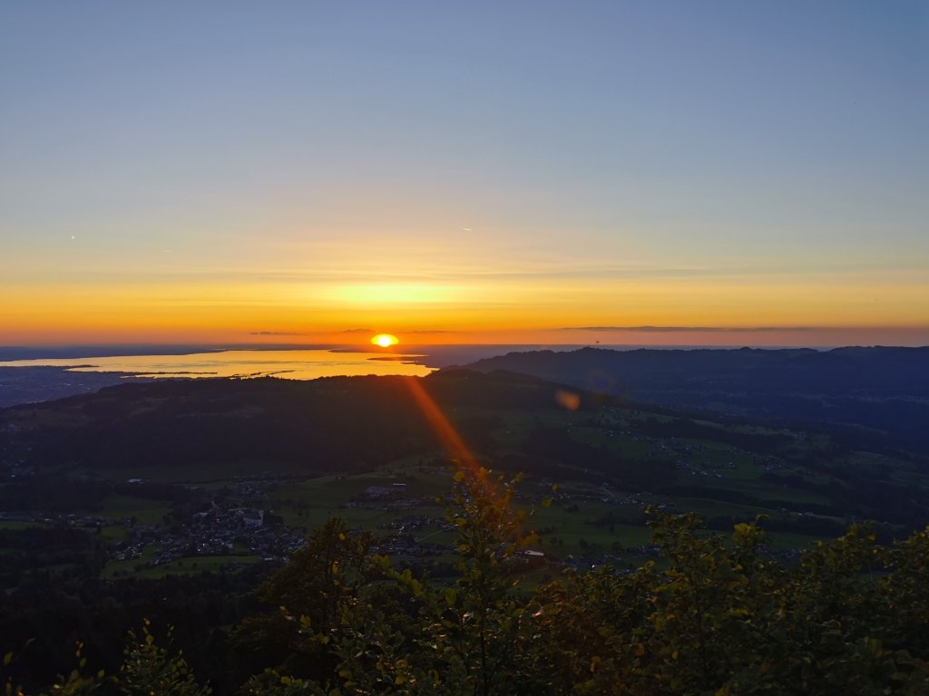 Sonnenuntergang auf dem Brüggelekopf mit Blick auf den Bodensee